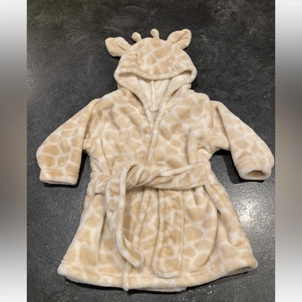 Infant boys tan brown giraffe print long sleeve hooded robe size 0-9 months